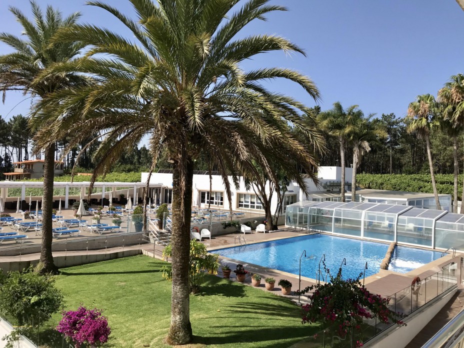 PISCINAS HOTEL NUEVO VICHONA SPA SANXENXO.jpg